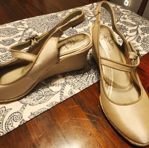 Life Stride beige Espadrille Wedges